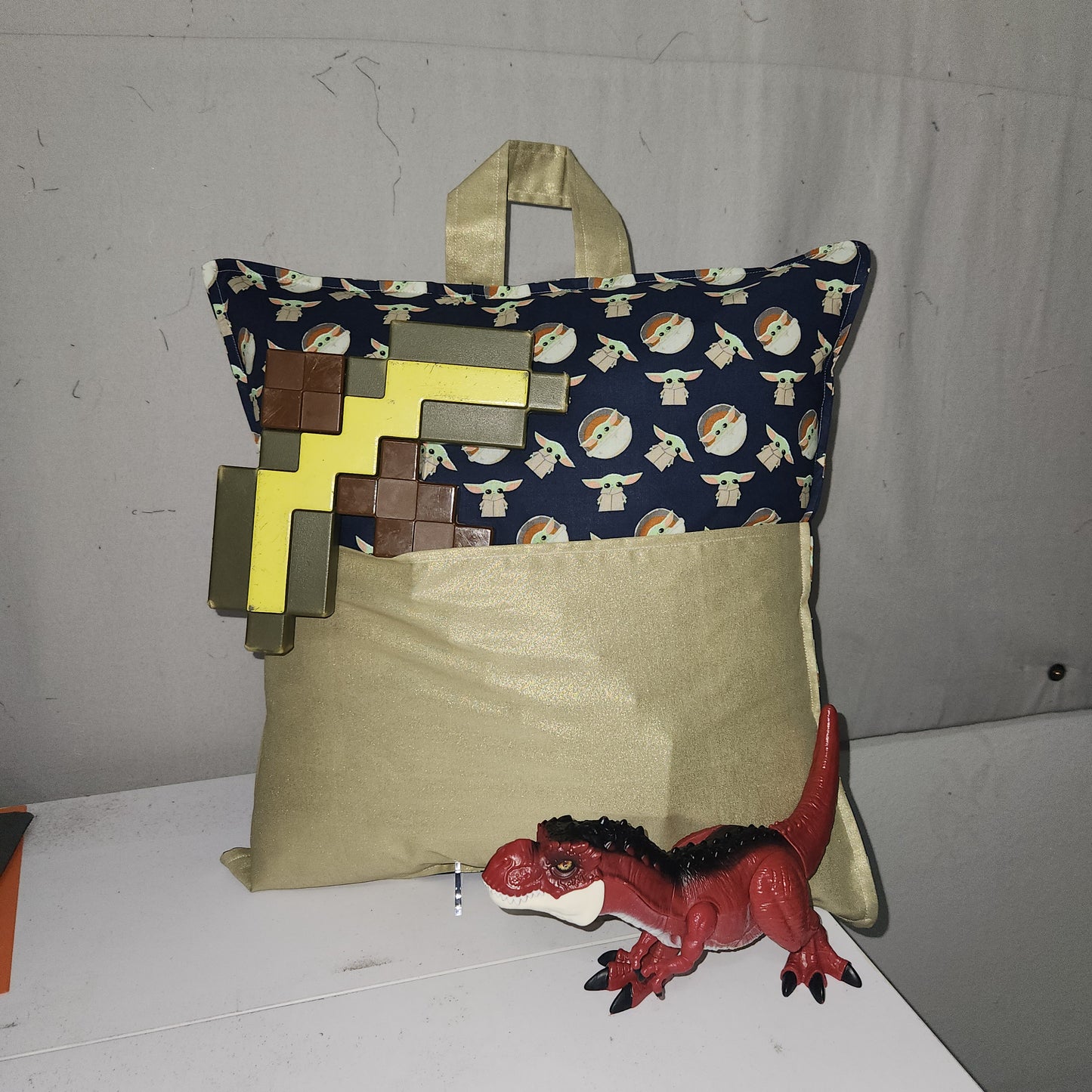 Reading pillows 18in